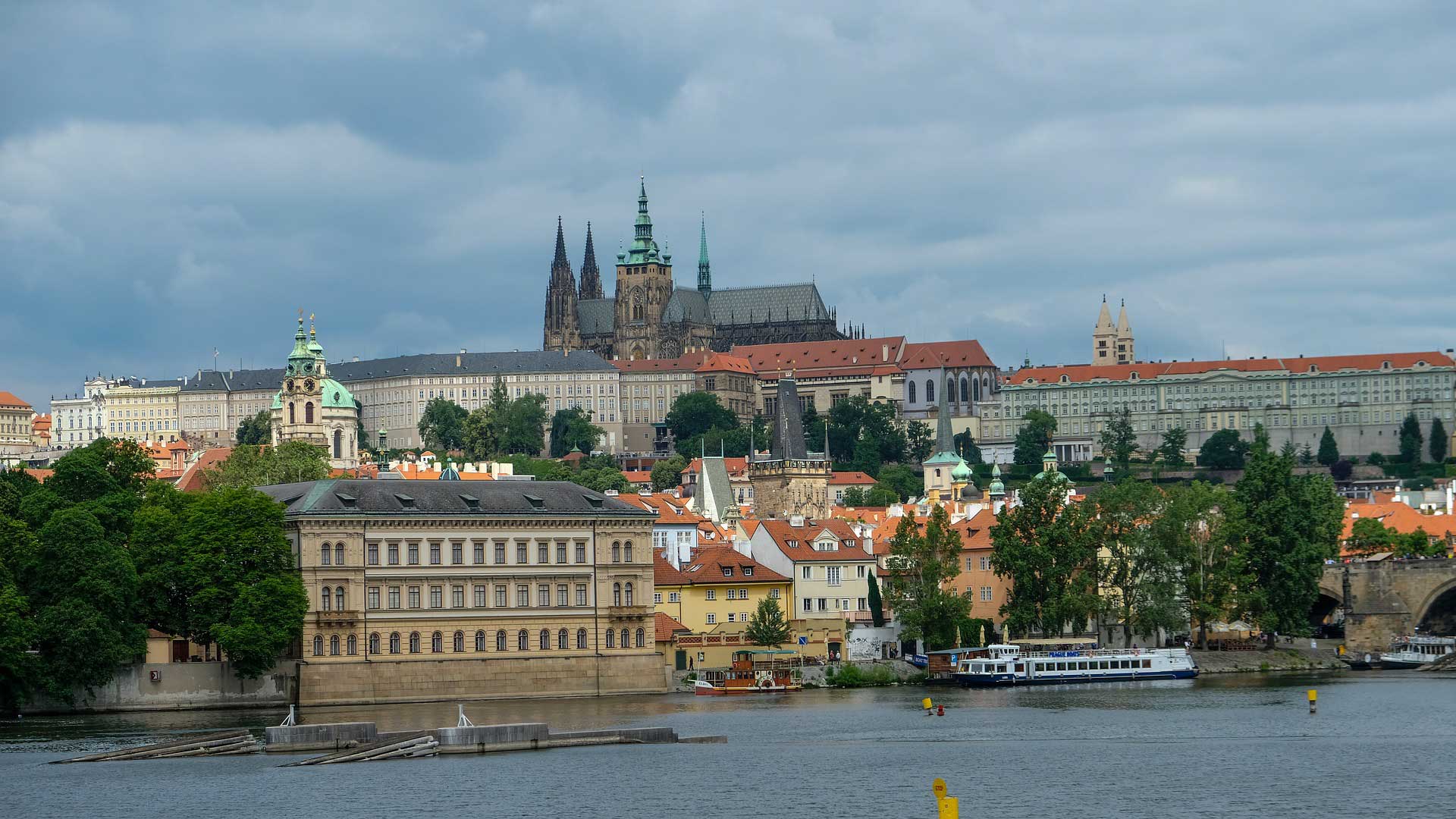["Kancelář Praha"]